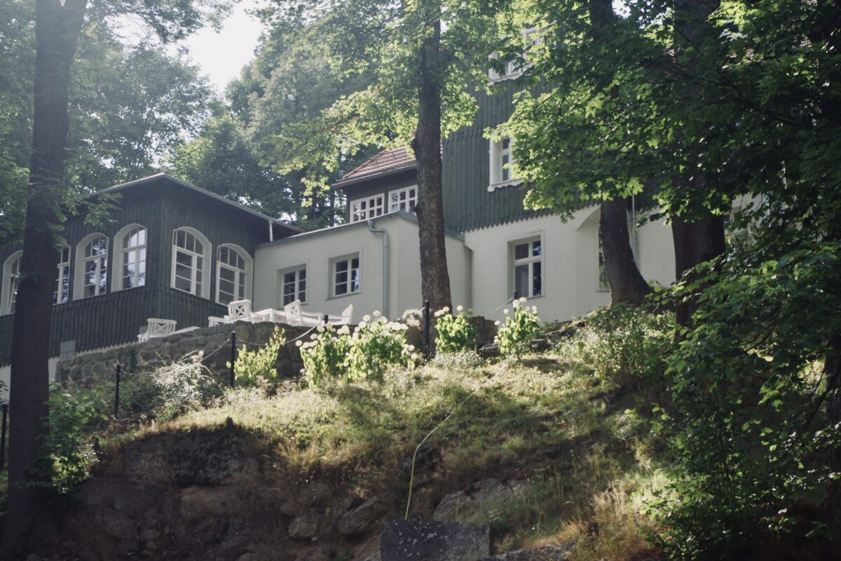 Dom z dołu